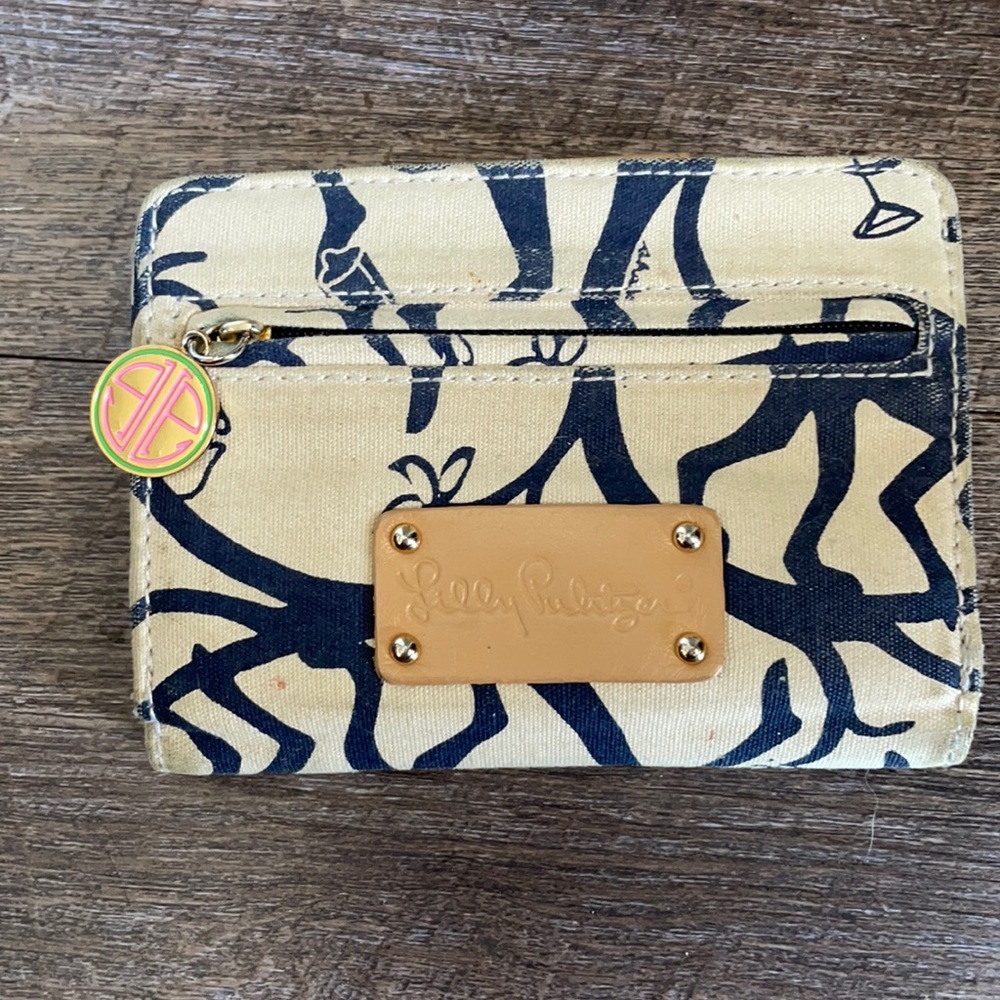 Lilly Pulitzer Navy and Cream Wallet